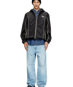 Windbreaker with contrast piping